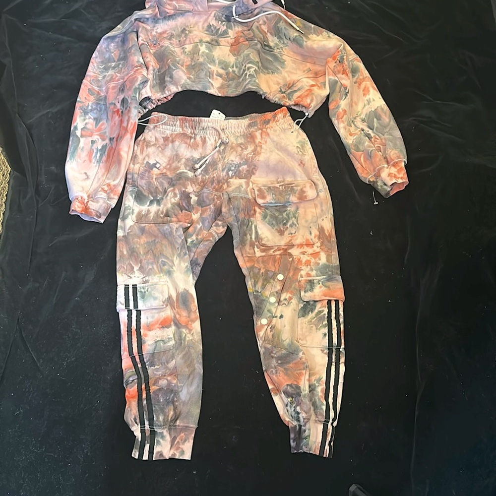 Pink tie-dyed sweats. Cropped hoodie & 7 pocket cargo style pants. Size S